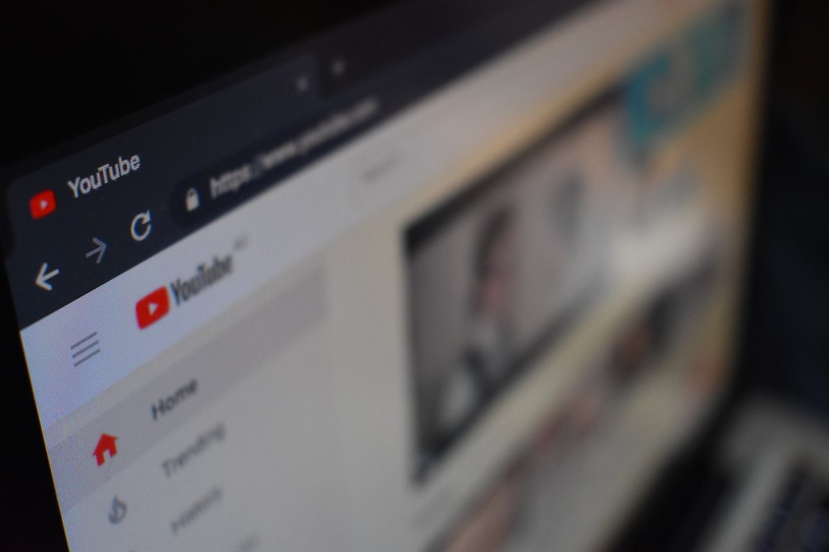 Sangainet1's tweet photo. Make a profitable YouTube Channel without flimming videos, SEE How to set up.. https://t.co/DinLruwXhW https://t.co/qdfqQmEVzA