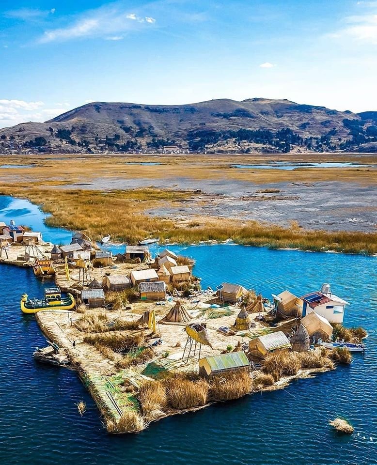 Close your eyes and feel the breeze on your face, standing in front of the largest lake in South America and the highest navigable body of water in the world, the amazing Lake Titicaca. Let your imagination do the rest!
#StayHome #DreamTheTravel

Picture by slowlyanywhere (Ig).
