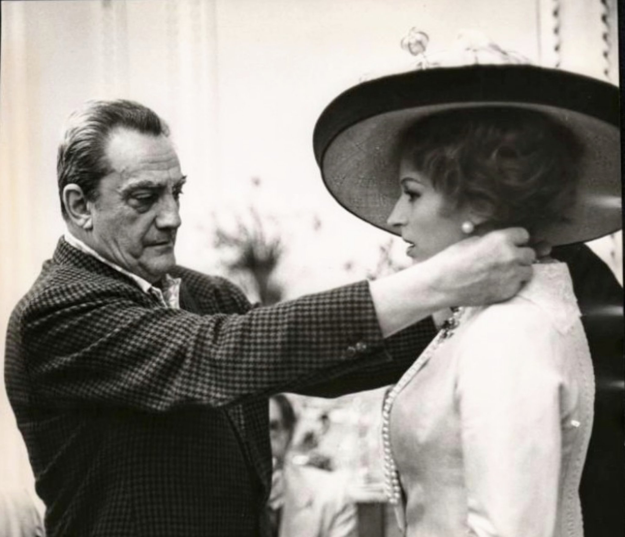 Sanda 粗忽長屋 4月21日は女優シルヴァーナ マンガーノ 1930 の誕生日 16歳でミス ローマに選ばれ映画界に 当初は肉感的魅力でスターとなり 日本では 原爆女優 と呼ばれた だがルキノ ヴィスコンティ監督の 華やかな魔女たち ベニスに死す Sanda 粗忽長屋 4月21日は女優シルヴァーナ マンガーノ 1930 の誕生日 16歳でミス ローマに選ばれ映画界に 当初は肉感的魅力でスターとなり 日本では 原爆女優 と呼ばれた だがルキノ ヴィスコンティ監督の 華やかな魔女たち ベニスに死す