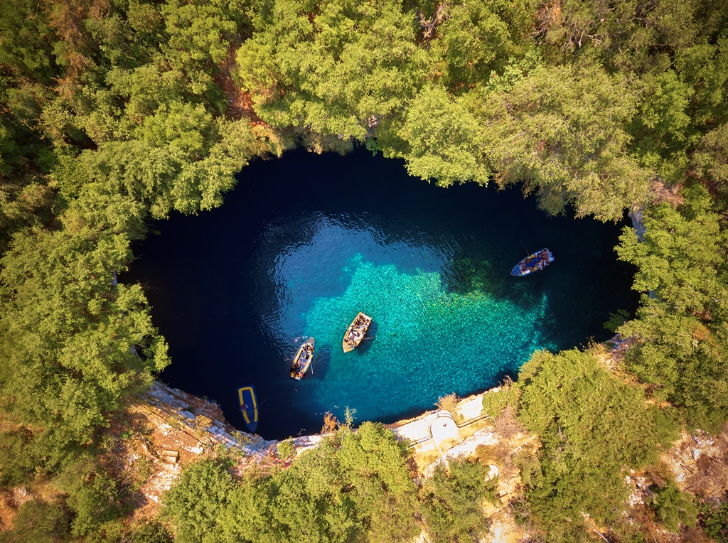 VisitGreecegr's tweet photo. Good morning from Melissani Lake-Cave, Kefalonia Island. What a great cure for the blues; don't you agree?  ❤ #greecefromhome #staysafe #stayathome 🏝 https://t.co/uAC2yrhfbm