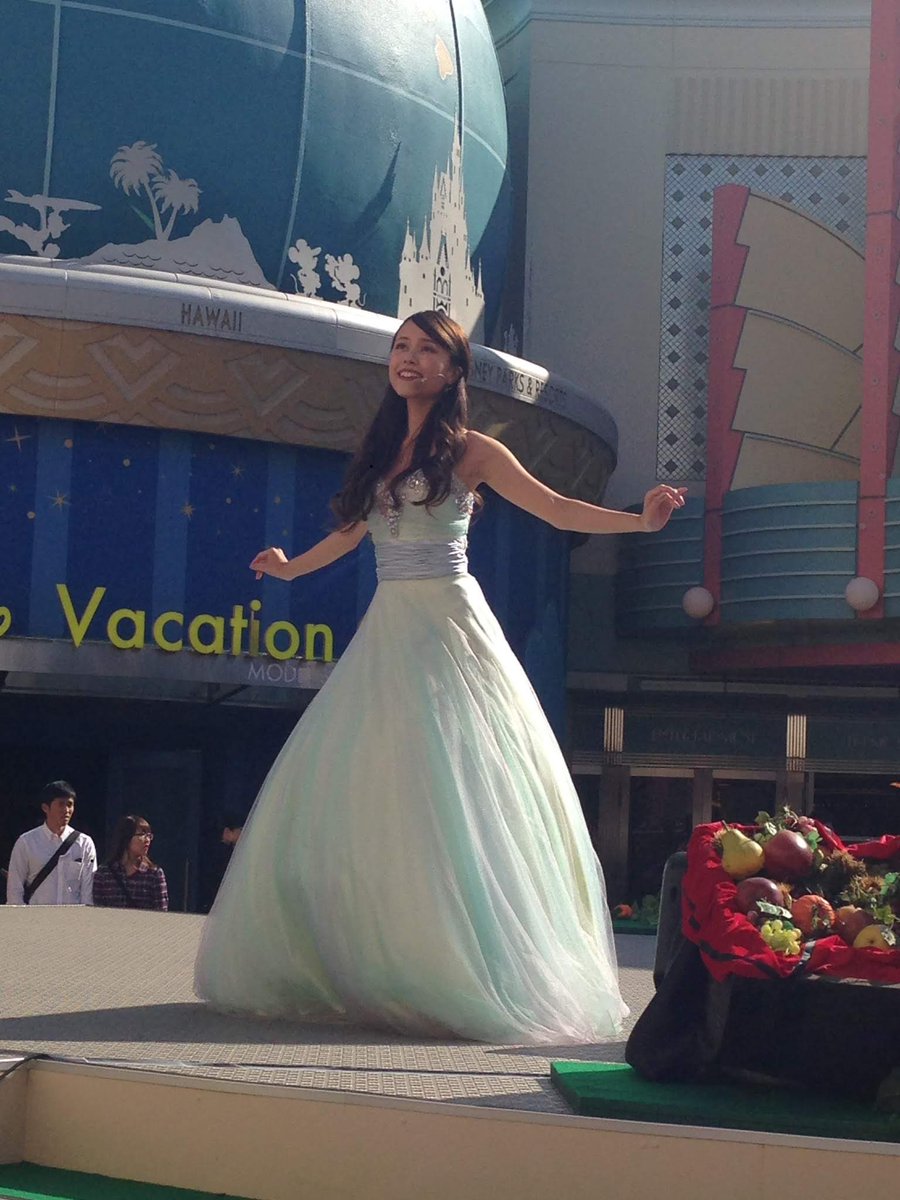 _RiriMouse's tweet photo. 自粛��ずーっと家にいてストレス溜まったり色々あるけど、昔のVellちゃんの動画とかlovellerとの写真見返してたらあの時の私すごい生きてたな〜って懐かしい気持ちになってる(？)とりあえずあの時代が恋しいのとみんなとVellちゃんに会いたい🥺ぴえん https://t.co/MPz1joWSoA