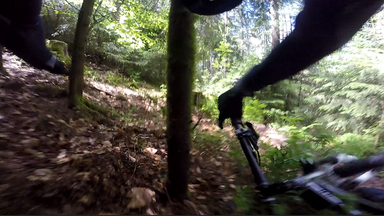TwoGuysOneVan1's tweet photo. Hmmm.... This could be awkward...

#mtb #mtblife #TotalMTB #UKMTBChat #nonamesyndicate #justride #schwarzwald #Germany #TwoGuysOneVan #Mountainbike #fail https://t.co/DXoi24nX9F