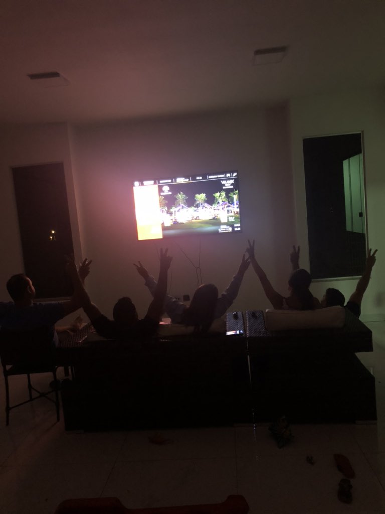 zvdouglas's tweet photo. #villamixemcasa 
Camarote openbar https://t.co/14tIKDJeWq