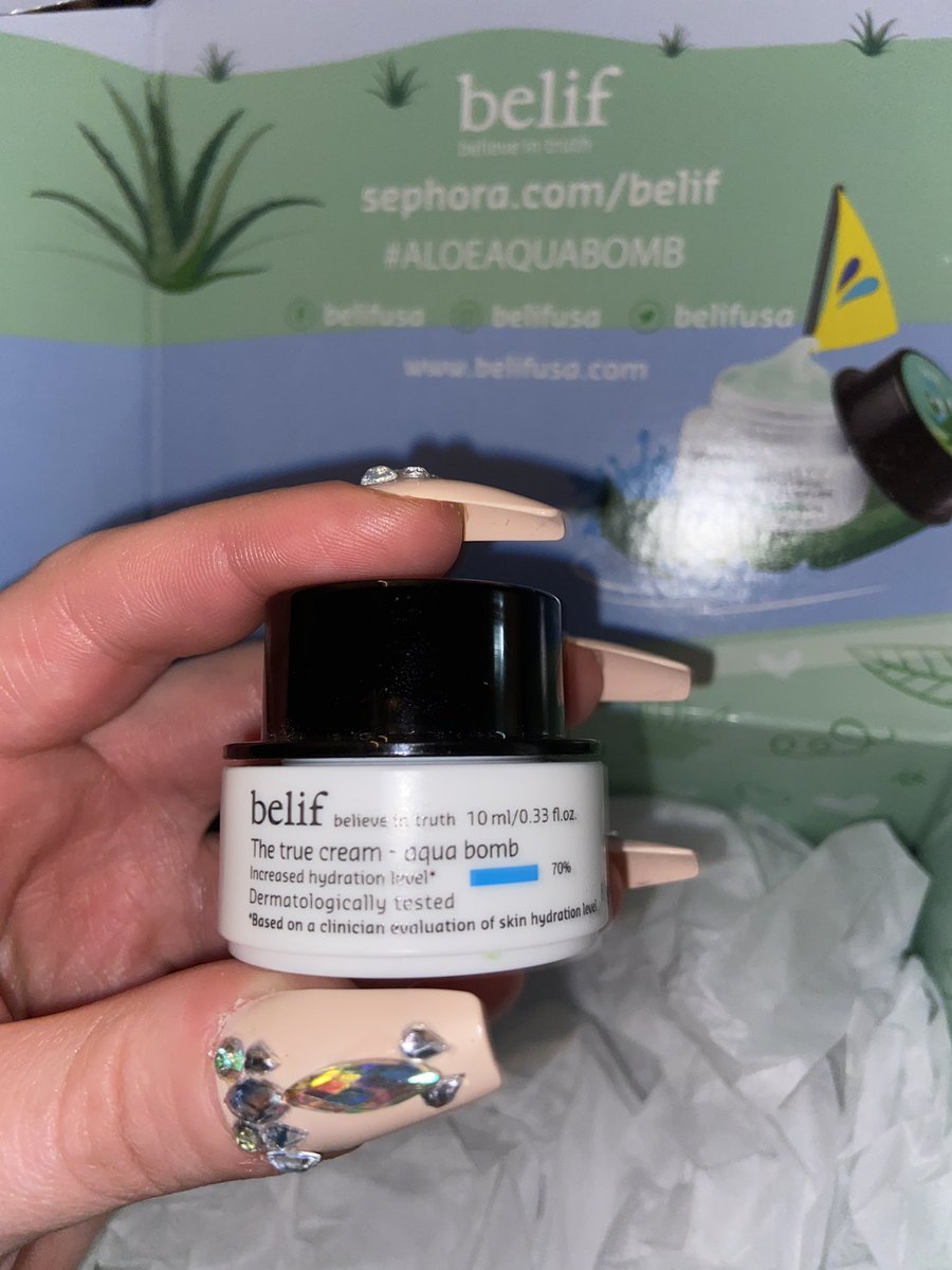 Alissas_Vanity's tweet photo. I received these this product as a free sample from @Influenster &amp; @belifusa #aloeaquabomb #influenster #skincare #belif #skincareproducts #skincarereview #review #moisturizer #skin #care #beauty #beautypage #skincarepage #hydrate #facial #cream #skincaretips https://t.co/IsLp2LZ1Eg