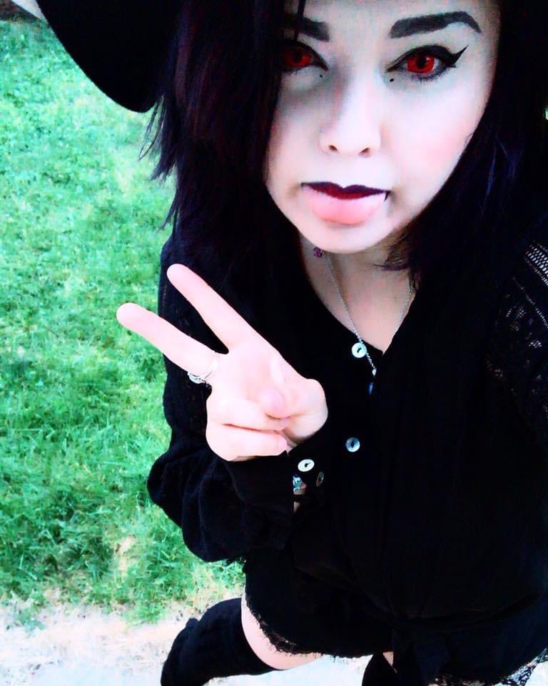 gothicccgoddess's tweet photo. Resisting the urge to cut my hair and dye it dark again 😣
I miss being a cute little goth bunny 🐰 

#finD #findom https://t.co/xnt4SAgFxa