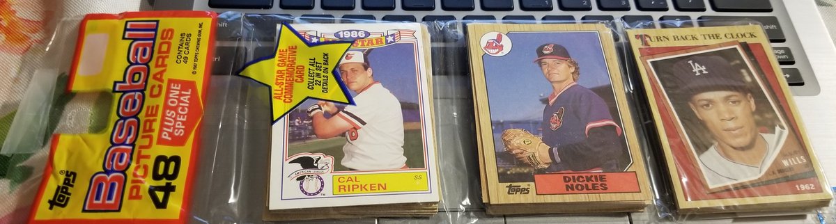 1987 Topps Rack Pack.Going to rip open the first section right now!