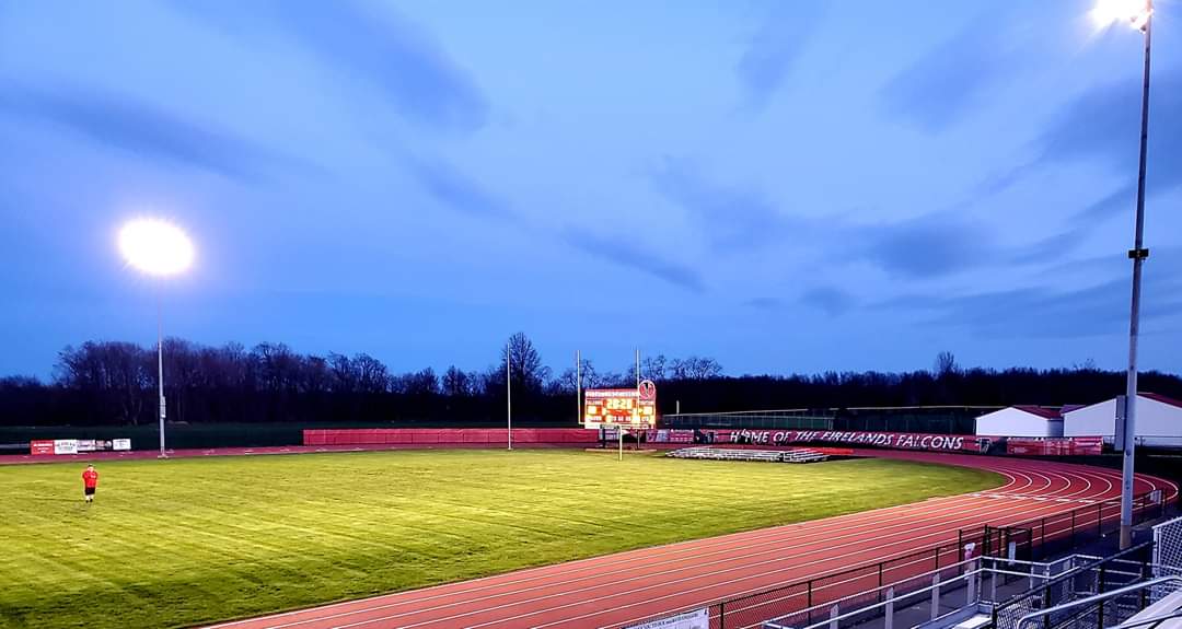 Falcon_update's tweet photo. Thanks to AD Stillman and Principal Maver for Lighting It Up for the class of 2020!
Seniors-we wish you nothing but the best!!❤🤍
@FHSFalcnPrin @2019firelands @FirelandsFalcon 
#FirelandsFalcons https://t.co/L1DtzSkTMz