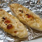 『笹かまぼこ』にマヨネーズと醤油を塗って焼く!七味をかけると更にうまい!