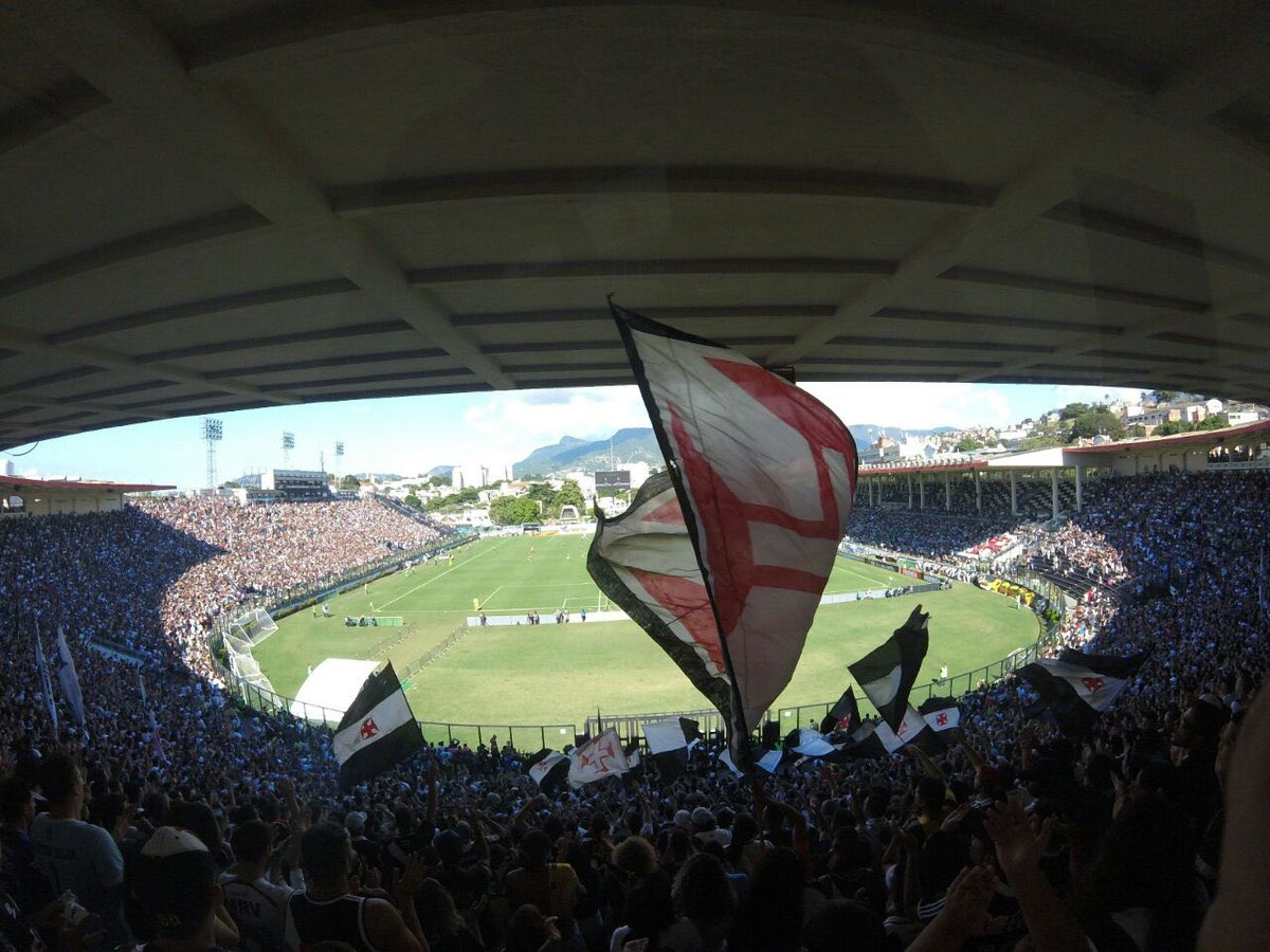 Totalfute's tweet photo. Hoje um templo sagrado da história do futebol completa 93 anos 🏟🎉

✅ Construído por seus torcedores
✅ Único estádio particular do RJ
✅ Sediou jogos da Seleção Brasileira
✅ Palco do anúncio da CLT
✅ Maior da América até 1930

É muita história! Parabéns, São Januário 🎂💢 https://t.co/jkOThqksqp