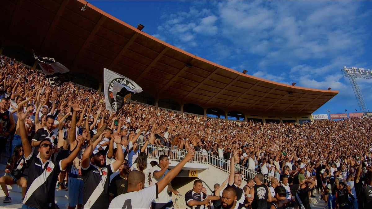 Totalfute's tweet photo. Hoje um templo sagrado da história do futebol completa 93 anos 🏟🎉

✅ Construído por seus torcedores
✅ Único estádio particular do RJ
✅ Sediou jogos da Seleção Brasileira
✅ Palco do anúncio da CLT
✅ Maior da América até 1930

É muita história! Parabéns, São Januário 🎂💢 https://t.co/jkOThqksqp