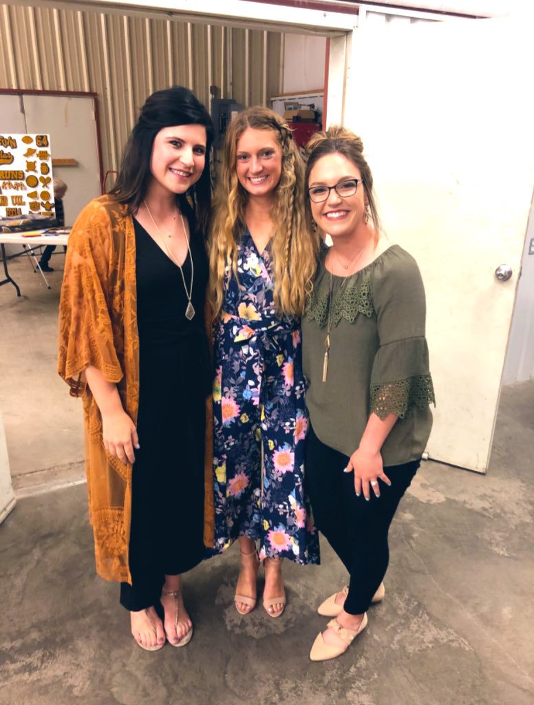 ryleelj's tweet photo. HAPPY BIRTHDAY COACH @jcoffman1219 !!! It’s safe to say that I would still be trying to pass high school math if it wasn’t for you. Hoping you had the best day!!❤️ https://t.co/NBn0BYeEuJ
