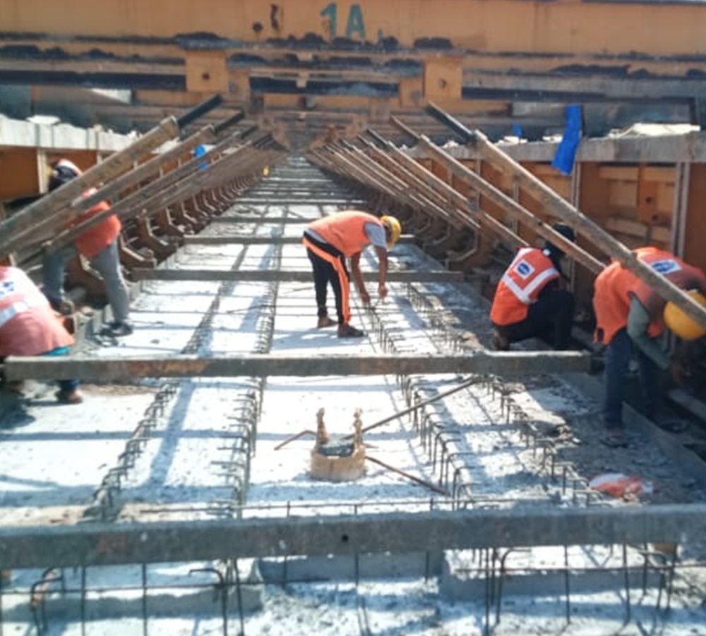 TheInfraIndia's tweet photo. [#Metro_Update]Due to the current #COVID19 pandemic the #Metro work had halted, however, with extreme precautions, MMRDA has resumed construction of the Metro Project. https://t.co/99IOkNdirD