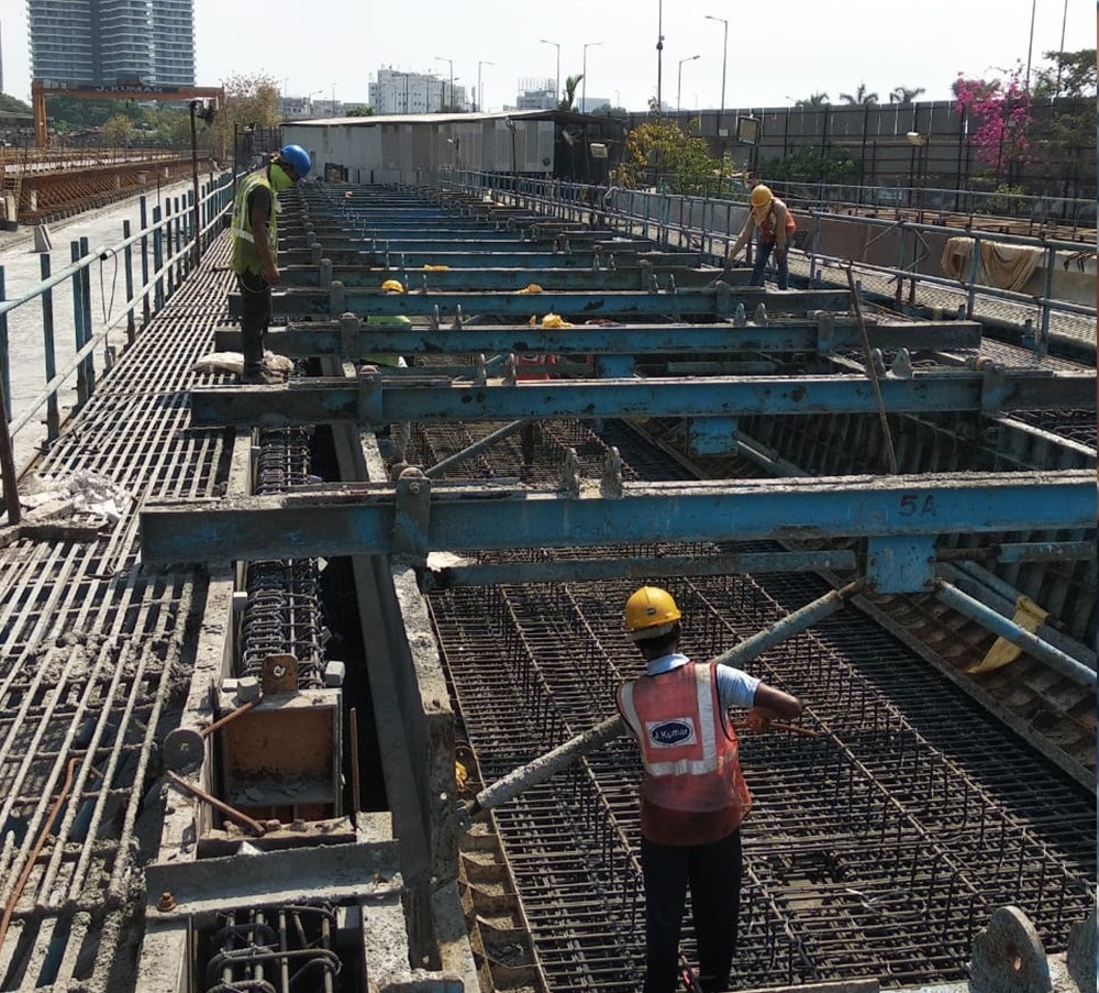 TheInfraIndia's tweet photo. [#Metro_Update]Due to the current #COVID19 pandemic the #Metro work had halted, however, with extreme precautions, MMRDA has resumed construction of the Metro Project. https://t.co/99IOkNdirD