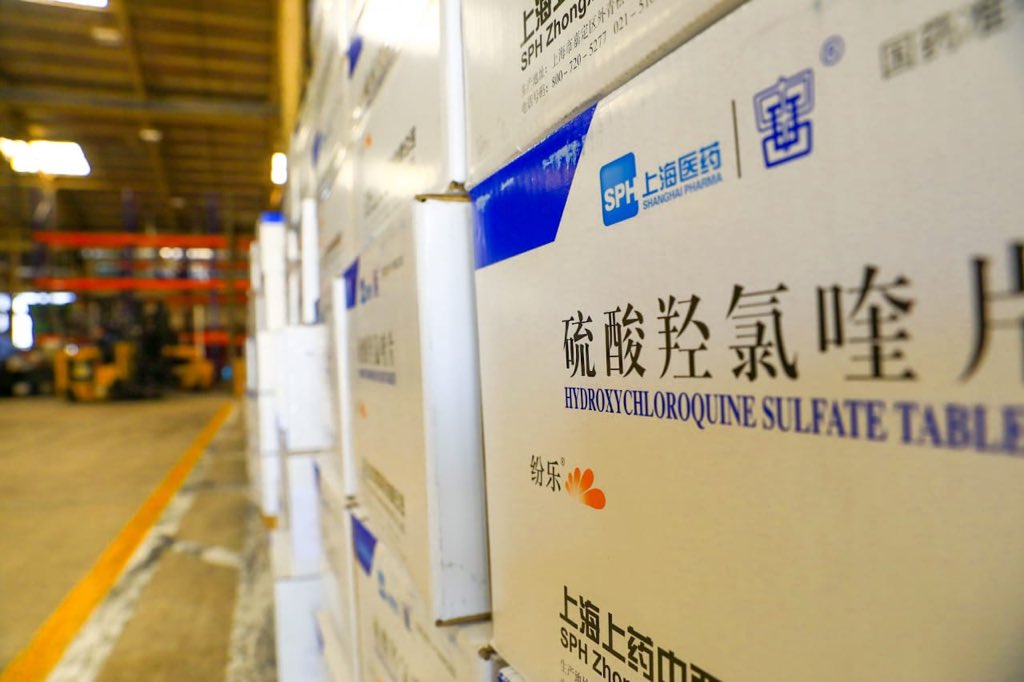 Hoy recibimos el cargamento de 2.2 millones de tabletas de hidroxicloroquina. Actualmente, este es uno de los medicamentos más solicitados a nivel mundial por mostrar efectividad contra el #COVID19. Ya lo hemos empezado a distribuir a los hospitales.