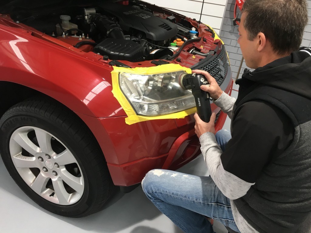 PracticalMotor's tweet photo. How to clean car headlights https://t.co/lXHtzBRHSy https://t.co/YsgL1P0b7W