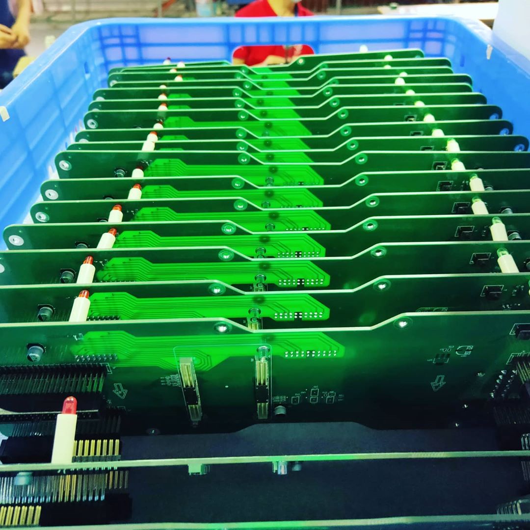 SukieShuai's tweet photo. Parts for Matrix 500 series, HUB board & Power cable(blue for indoor, yellow for outdoor)
#doitvision #ledkijelző #ledスクリーン #ledwalls #screencables #ledekran #pantallasdeled #ledэкран #ledscherm #pokazled #utstillingsåpning #göstərmək #عرضled #نمایشled #תצוגה #vertoning https://t.co/TUZ019dhdO