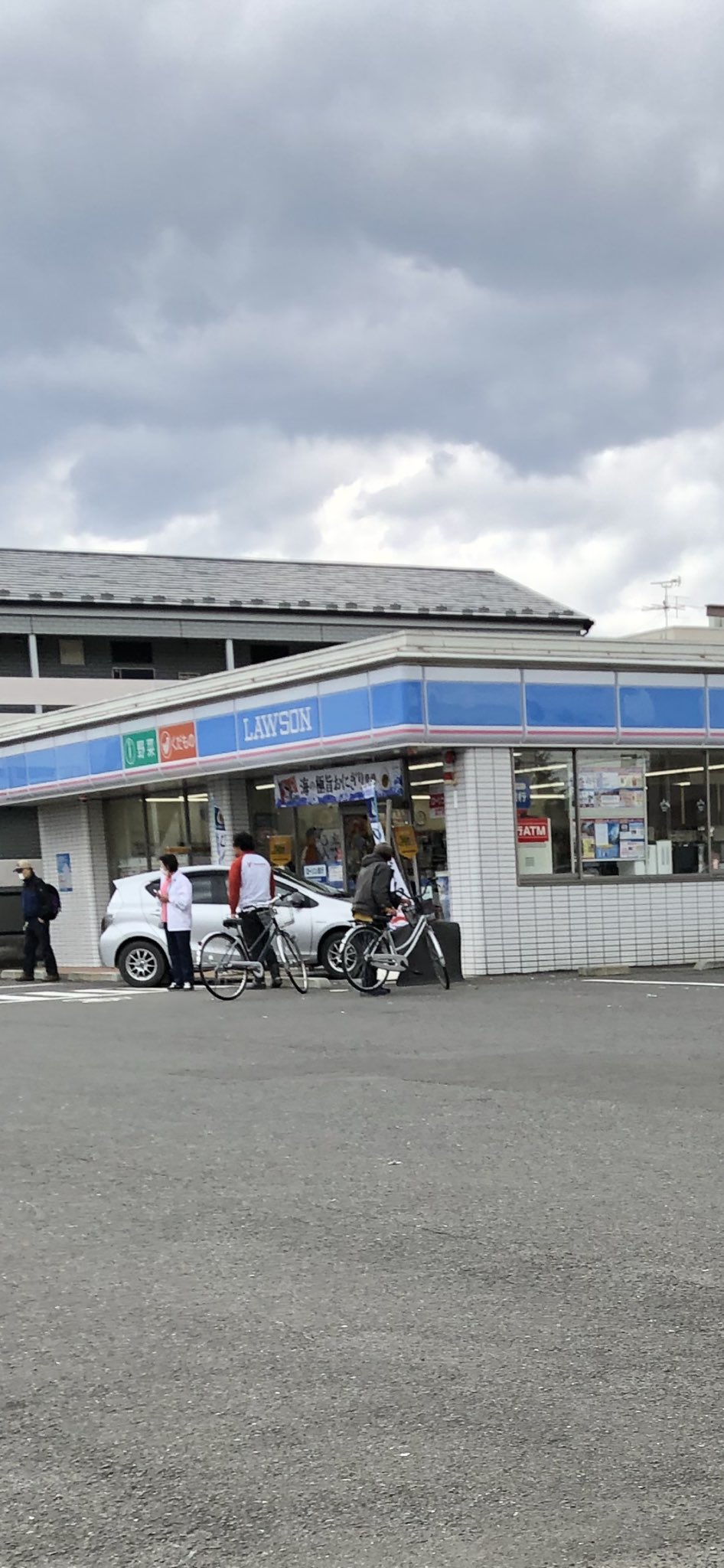 みゆき ローソンに車突っ込んでた 桜暉のお散歩してて 今日はローソンじゃなくて セブンにしよー って セブンに行っててよかった セブンの帰りに車突っ込んでた ローソンにしてたら ほんとに危なかった みゆき ローソンに車突っ込んでた 桜暉のお散歩してて 今日はローソンじゃなくて セブンにしよー って セブンに行っててよかった セブンの帰りに車突っ込んでた ローソンにしてたら ほんとに危なかった