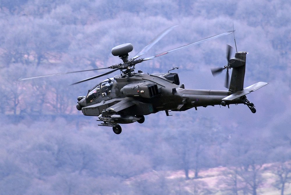 3RegimentAAC's tweet photo. We may be a ‘virtual Regiment’, but operating a cutting edge #Apache #AH64 still takes practice. We will be back over the skies of East Anglia from today making sure we stay safe and capable. 

Stay safe, stay ready to fight wherever needed. #InThisTogether #CombatAviation https://t.co/feseLOkGTP
