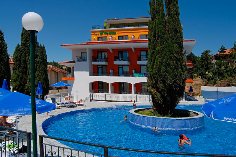 🏡Болгария, Солнечный берег,  Kiparisite 4*.
✈Вылет: 01.09, 8 дней, Завтраки, обеды и ужины
Отель Kiparisite 4* расположен в оживленном районе, неподалеку от муниципального песчаного пляжа. Для детей - площадка для игр, для взрослых - открытый бассейн… t2p.pw/mMquB9yF75