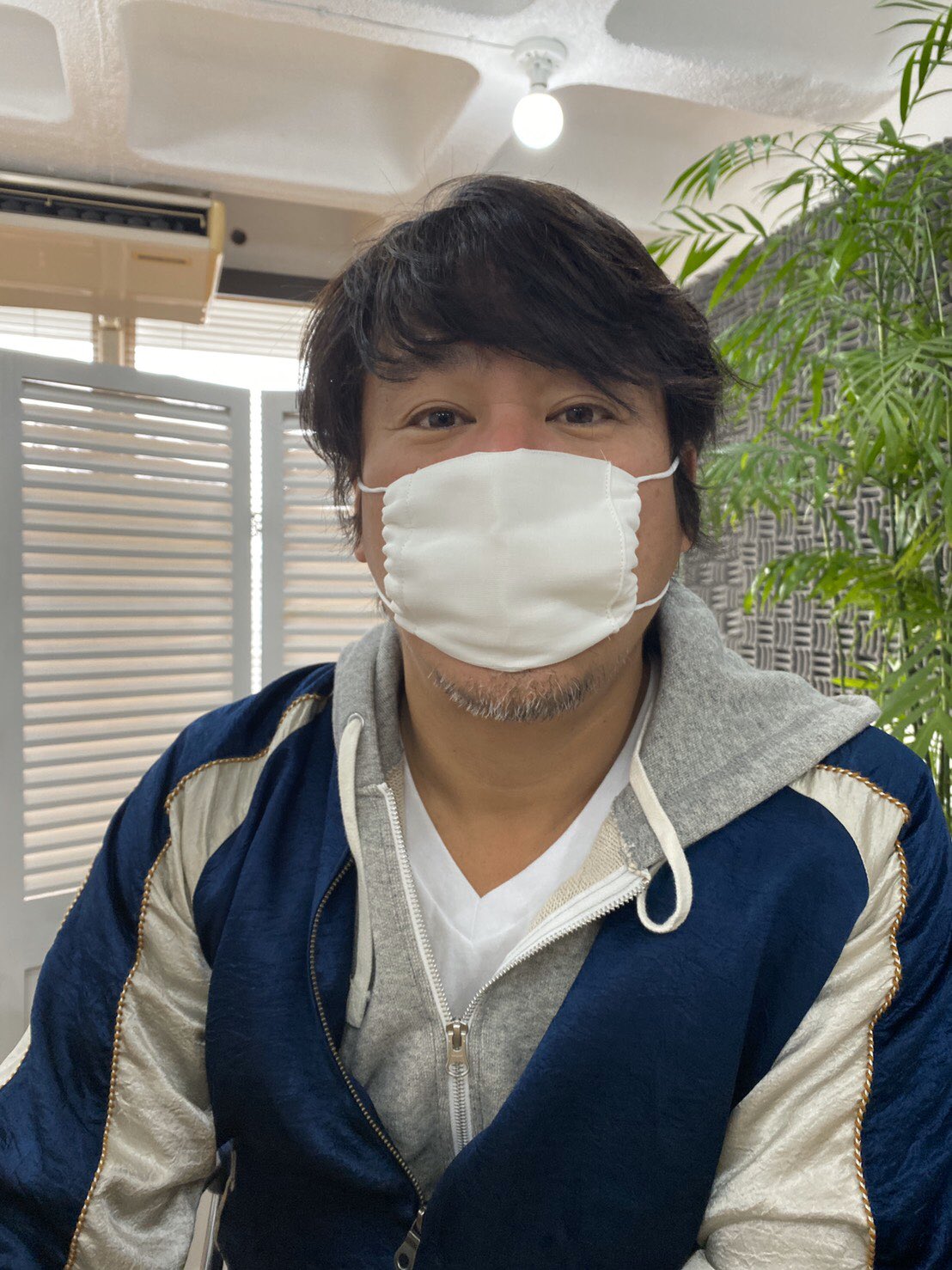 小田吉男 アベノマスク届いてので使ってみたけど 小さくて隙間だらけw 俺より顔大きい人は完全にアウトやねwww 給食当番 T Co 9jtf4dd3xi Twitter