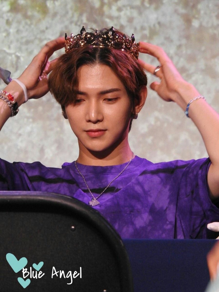 👑