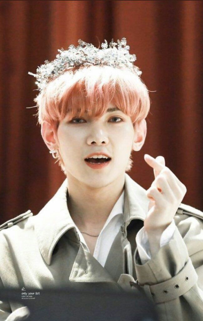 👑