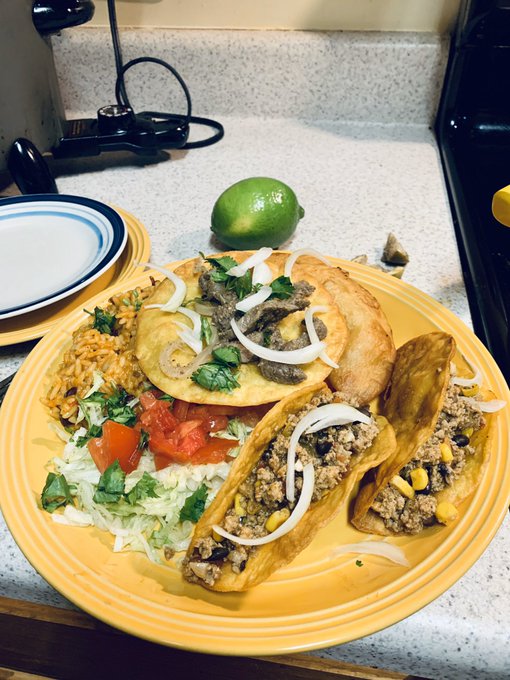 Decided to have a Tex mex night tonight! Homemade guacamole 🙌🏽 https://t.co/g0F2VUVwBB<a href="/tag/mytwitteranniversary"class="tags"><span>#mytwitteranniversary</span></a>