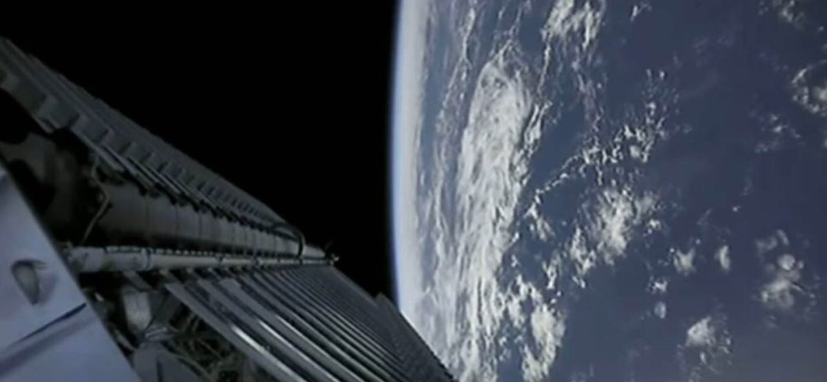ufophilosopher's tweet photo. “SpaceX already has permission from the U.S. Federal Communications Commission to launch up to 12,000 Starlink craft...[&amp;] has filed paperwork with the International Telecommunication Union for the potential use of 30,000 additional satellites.”#skyTRASH 
https://t.co/iUAASnZg3F https://t.co/24P16JRRXa