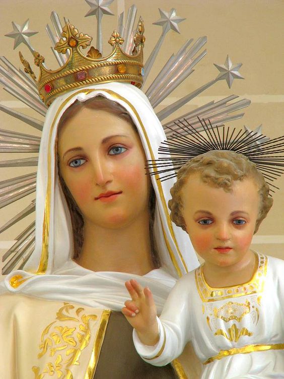 A_Paz_de_Cristo's tweet photo. "Infinitas graças vos damos, soberana Rainha, pelos benefícios que recebemos todos os dias de vossas mãos liberais, dignai-vos agora e para sempre tomar-nos debaixo de vosso poderoso amparo". https://t.co/OsQedWPSWP