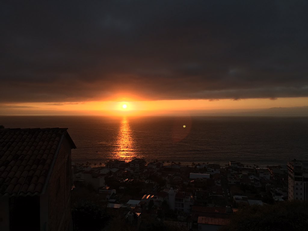 AgusMGallo's tweet photo. Perdón si me la paso subiendo fotos de la vista de mi casa. Es que toda mi vida soñé con vivir en un lugar así y ahora se me está cumpliendo. https://t.co/vOKc7DMugx