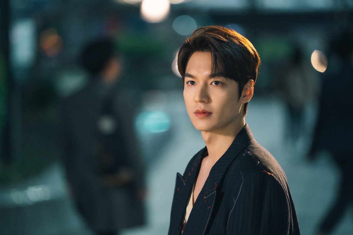 ActorLeeMinHo's tweet photo. 프로페셔널 지수도 심쿵력도 만렙💯
이 세상 매력이 아니곤!
⠀
SBS드라마 <더 킹: 영원의 군주>
📺매주 [금토] 밤 10시 방송!
⠀
#SBS금토드라마 #더킹_영원의군주 #TheKing #TheKing_EternalMonarch #평행세계 #이곤 #이민호 #leeminho #イミンホ #李敏镐 #minoz #mym #mymentertainment https://t.co/67DLHb8oTm