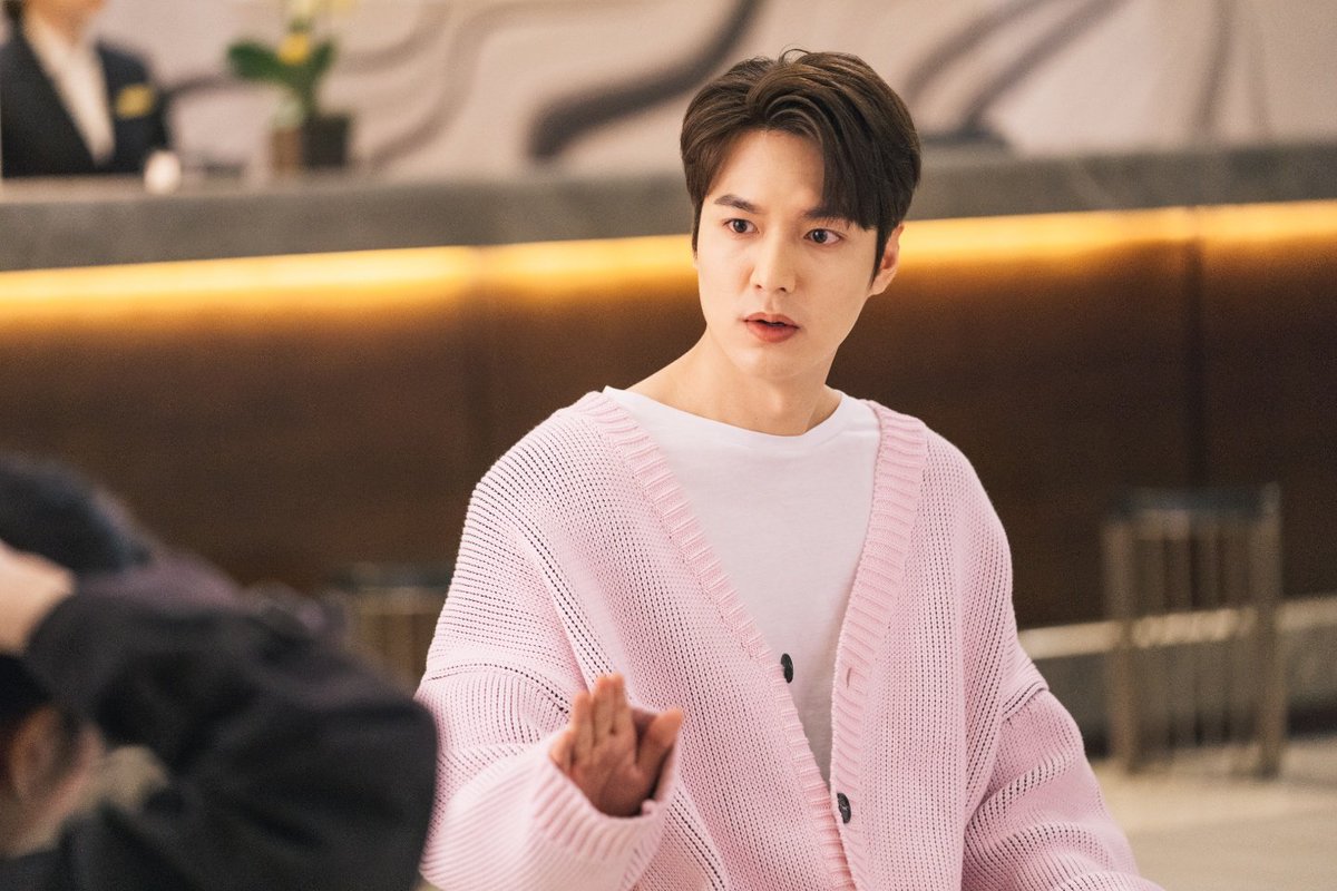 ActorLeeMinHo's tweet photo. 프로페셔널 지수도 심쿵력도 만렙💯
이 세상 매력이 아니곤!
⠀
SBS드라마 <더 킹: 영원의 군주>
📺매주 [금토] 밤 10시 방송!
⠀
#SBS금토드라마 #더킹_영원의군주 #TheKing #TheKing_EternalMonarch #평행세계 #이곤 #이민호 #leeminho #イミンホ #李敏镐 #minoz #mym #mymentertainment https://t.co/67DLHb8oTm