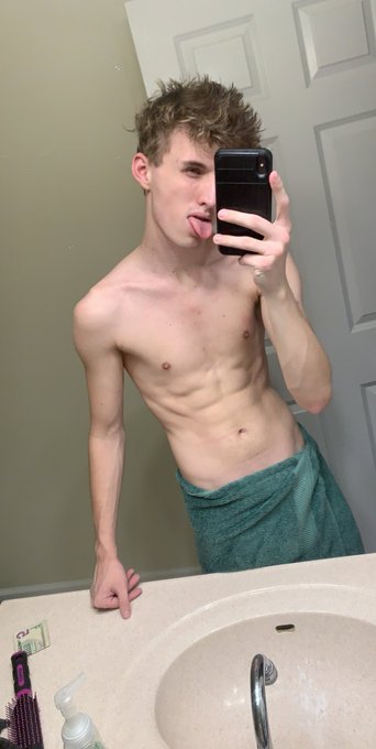 Blehhh 😛😛😛😛 Rona got me missing the touch of another boy 😈 https://t.co/RccKtNARpJ<a href="/tag/fuckem"class="tags"><span>#fuckem</span></a>