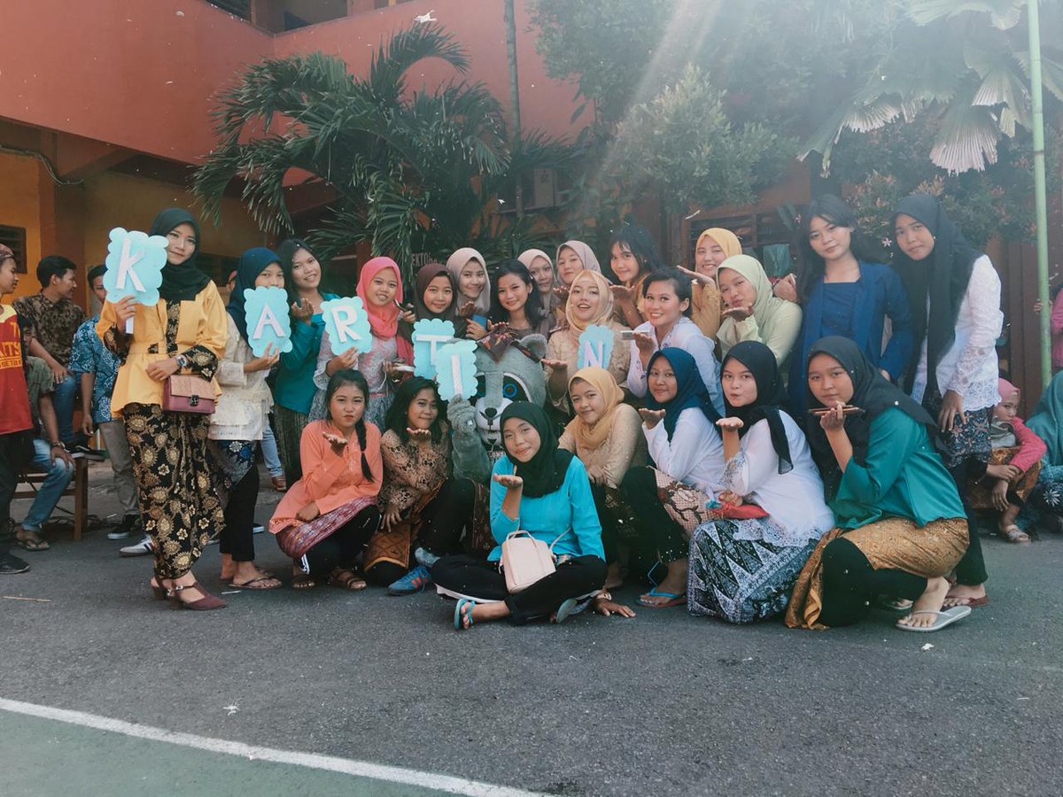 ekasuryaw's tweet photo. selamat hari Kartini dikarantina teman" https://t.co/3vzoIrS85k