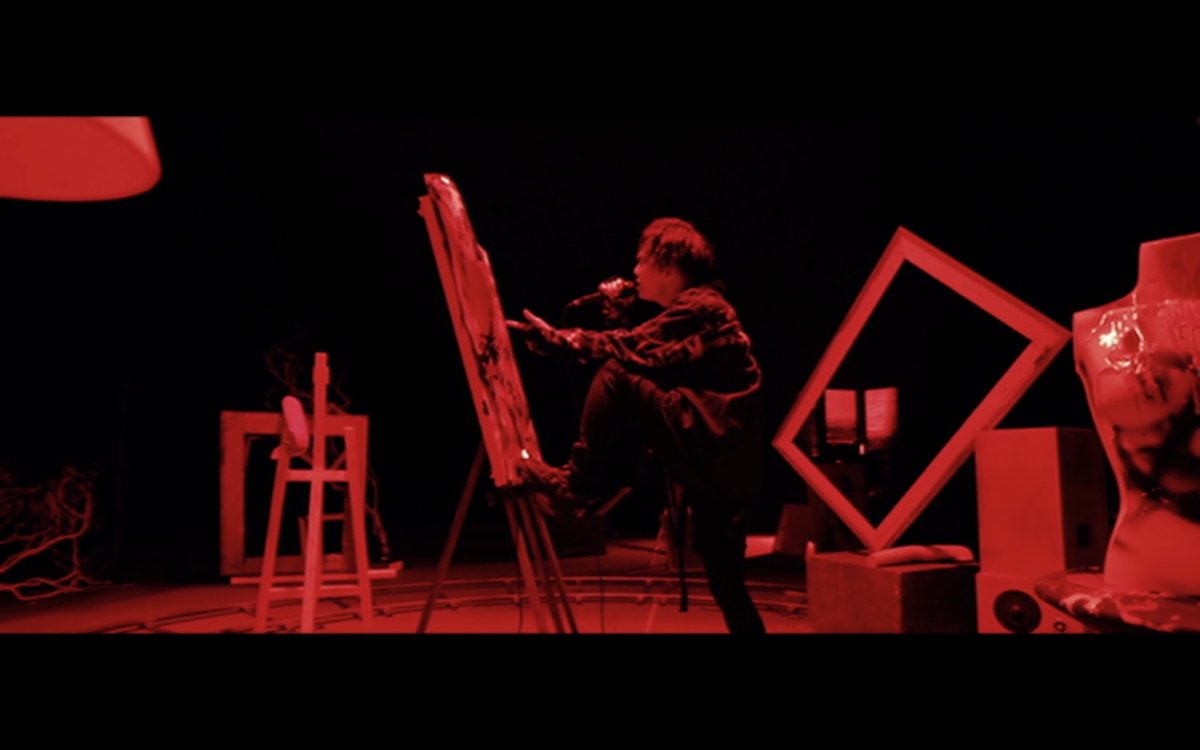 alrischa's tweet photo. More references to colour saturation. Red was also the favoured primary colour in #WheredTheyGo but #CoreFade takes advantage of more interesting camera angles (probably to give it the sense of towering epic-ness) https://t.co/lfSqSu1sZx