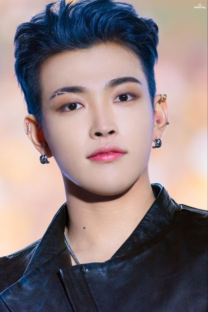 this is a popular opinion so enjoy a thread of this hongjoong