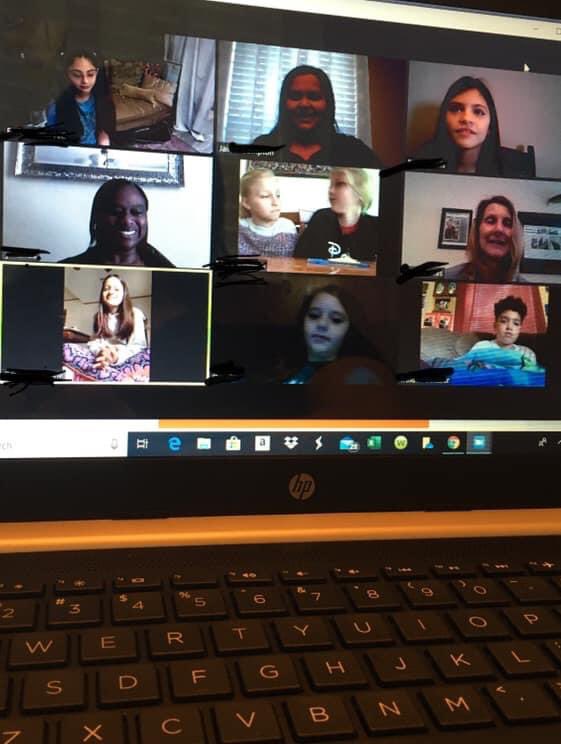 SpringfieldES1's tweet image. Mrs. Jaime and Mrs. Yolanda enjoyed hosting Zoom meetings with their classes! They were so excited to see their students. They miss them so much. 💙🐾💙
#itsagreatdaytobeabulldog