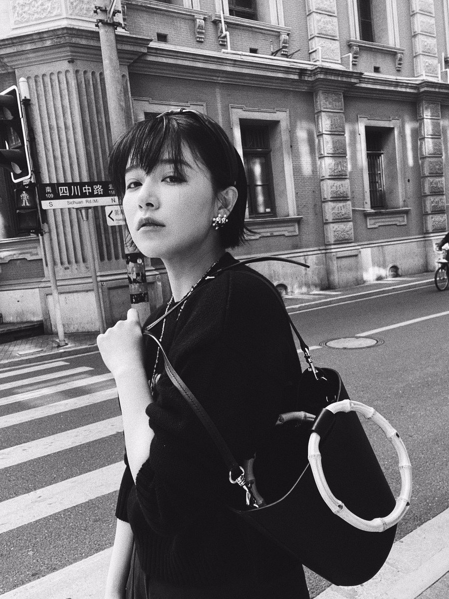 dramapotatoe's tweet photo. #KanQingzi’s studio shares new street snaps of the actress 

More - https://t.co/oP9vFQTp3s

#阚清子 #adikan https://t.co/1uCOdm1PDn