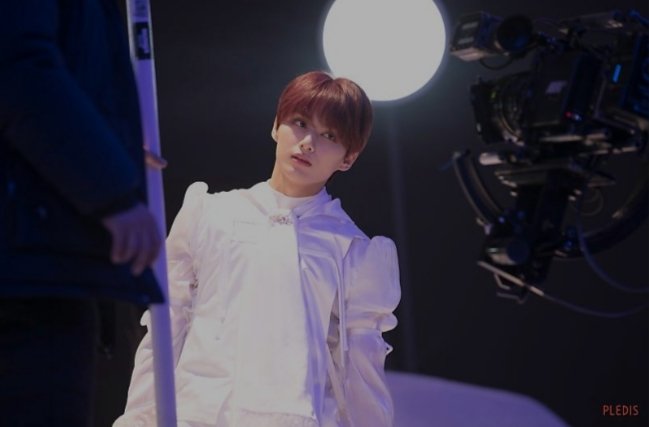 SEVENTEEN   #세븐틴   #舞い落ちる花びら (Fallin& #39; Flower) BEHIND THE SCENES PHOTOS https://naver.me/GcdZJBy3&... href=