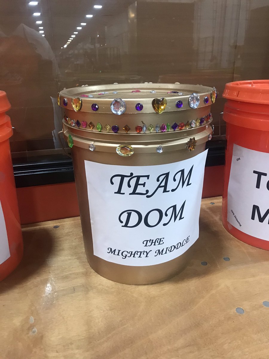figueroa_dom's tweet photo. When your team is EXTRA! Love my sups!!! 😂🧡🎉🔥🔥🔥 #MightyMiddle #Flare #Royalty #ThisIsHowWeRock @MattMoon401 @m_scantlebury #PearlG #RLC8617 @diane8617 @KC_8617 @ktmthd8617 https://t.co/vYJ0XL6hBu