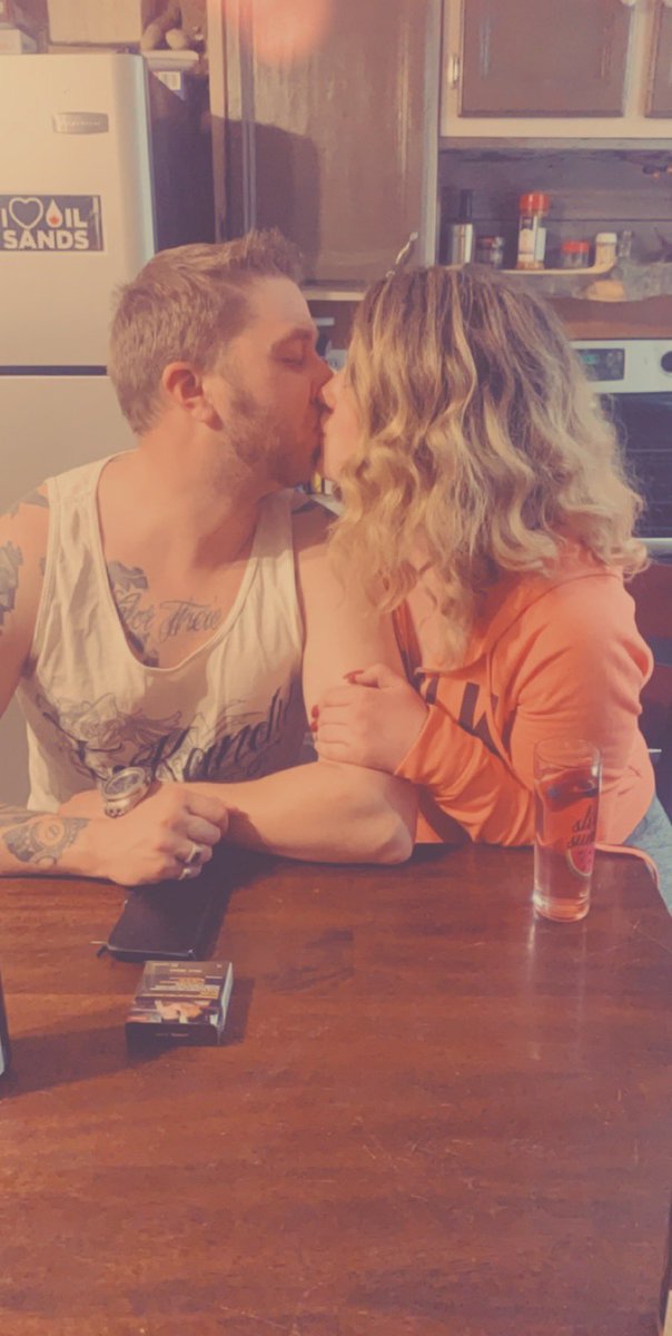tia_nicklefork's tweet photo. you glow different when your happy, SO thankful I have someone who loves me the way I deserve to be loved. https://t.co/WdkYHZuJYi