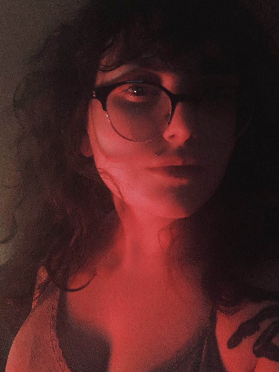 gothchul's tweet photo. if you don't mind showing your face, post two totally different photos of yourself. For the culture.

>two sides of your personality ↔️ https://t.co/6VPSWW8Jn1