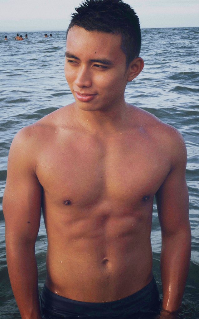 Pinunong_Ed's tweet photo. Beach please #throwback #April2014 https://t.co/sYbTiYy9Nz