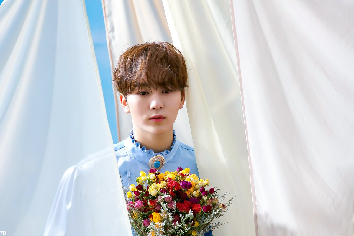 boo_today's tweet photo. 200421 Fallin' Flower 자켓촬영 비하인드 보정
#세븐틴 #승관 https://t.co/j1AT8yak1w