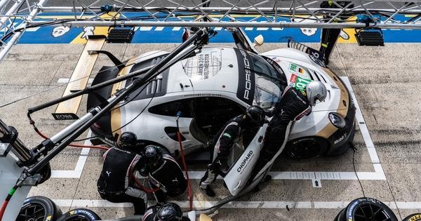 Autowereld_be's tweet photo. Een documentaire die Porsches fabrieksteams volgt tijdens de 24 uur van Le Mans en de Nürburgring van 2019. AutoWereld heeft hem bekeken. https://t.co/hL0L9E69xx https://t.co/V84NQyp70D