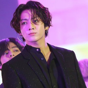 Jungkook with his beautiful long hair; dangerous thread: