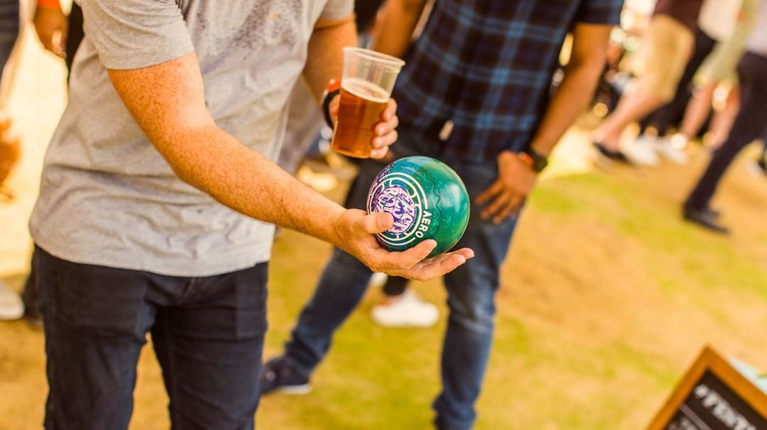 There's not many sports you get to play with a beer in hand!🍺 

We're counting down the days until we're back on the green💚