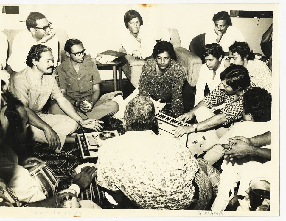 vijaylokapally's tweet photo. This is rarest of rare from Vivek Jaisimha: Tiger Pataudi on harmonium and Maan Saab, ML Jaisimha, BS Chandrasekhar, TE Srinivasan and Shivlal Yadav among the appreciative audience @BishanBedi @kaypeem @ramaswamy_mohan @g_rajaraman @harimohanp https://t.co/yHBCoRFlR3