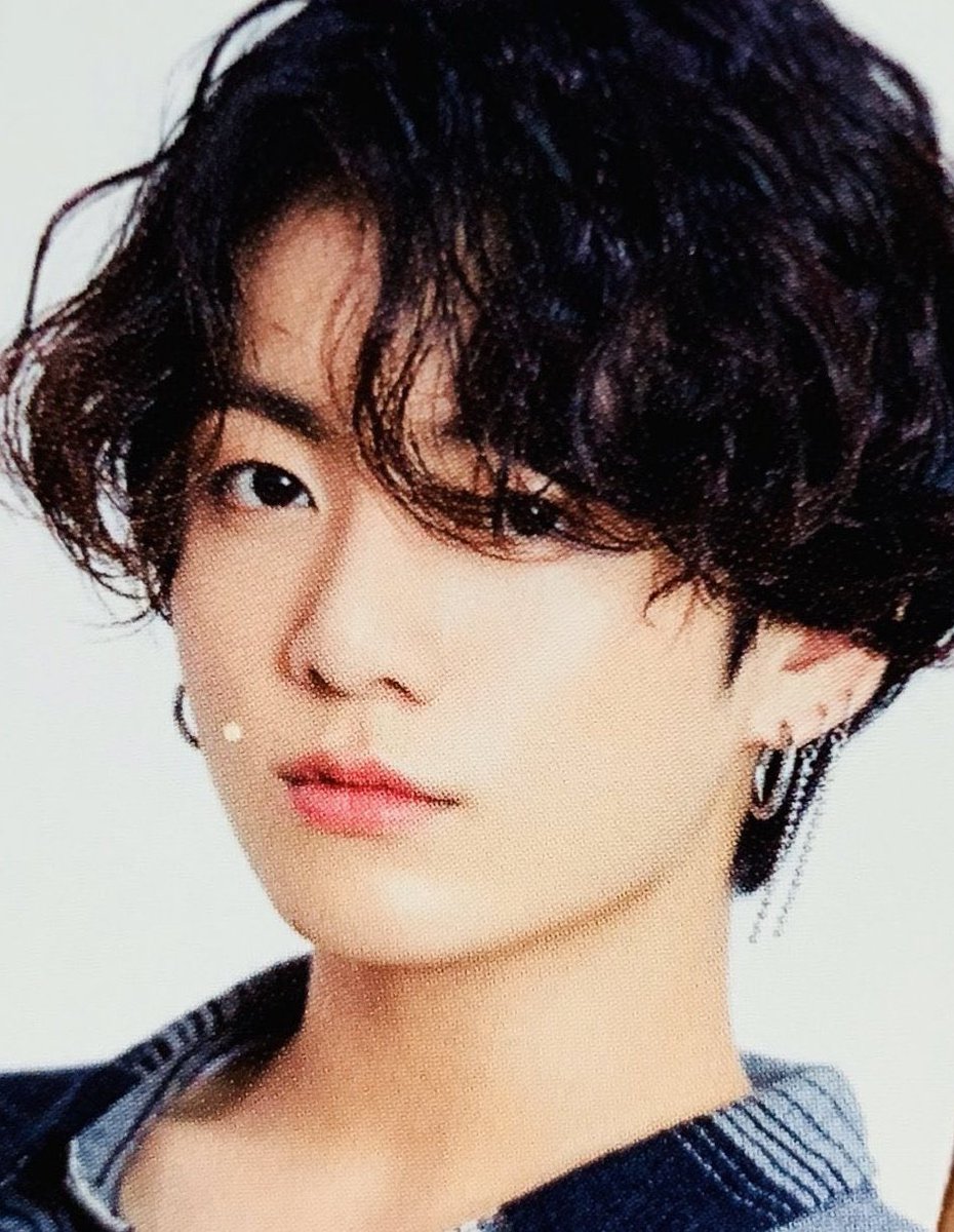 Jungkook with his beautiful long hair; dangerous thread:
