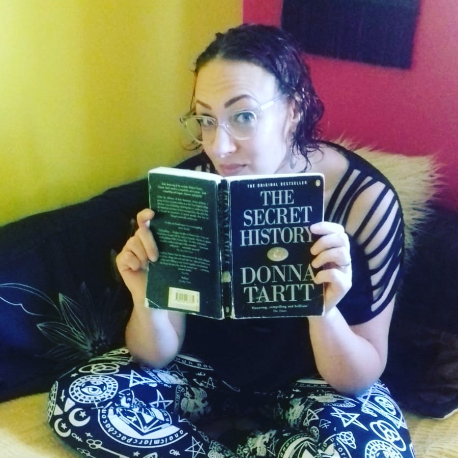 WritelikeaGrrrl's tweet photo. Our @janeclairebradley #writelikeagrrrl tutor & founder @forbookssake with her fav #comfortread: "I've re-read it every year since & still totally marvel at the plotting, the characterisation & the sentence-level beauty in the language. What's your #comfortread? Tell us ππ https://t.co/RbBQly7aiP